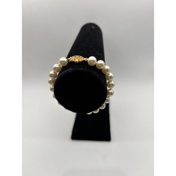VTG Elegant White Pearl Bracelet Gold Clasp Women's Jewelry Accessory - Picture 2 of 4